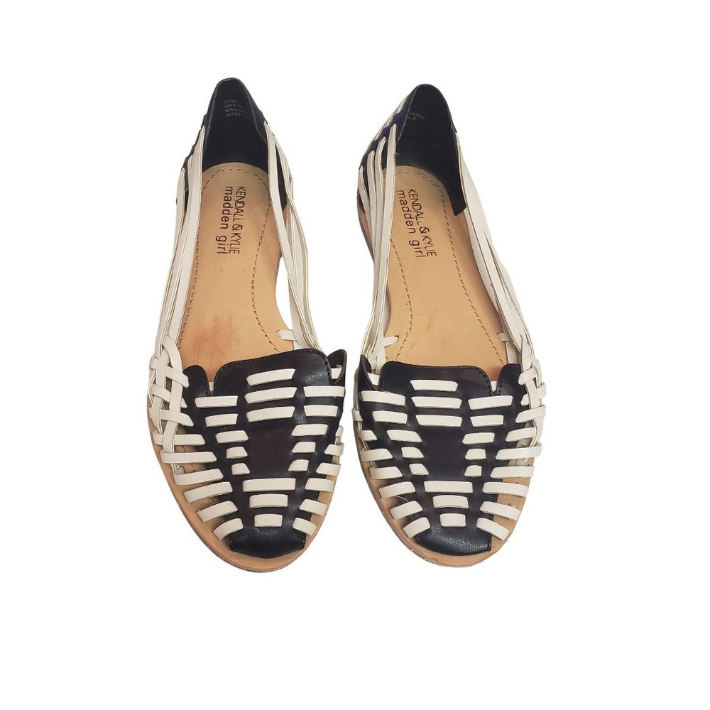 Madden girl‎ kendall and Kylie size 10 sandal flat cream black